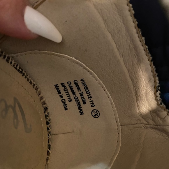 Very G snakeskin wedges. - Picture 4 of 4